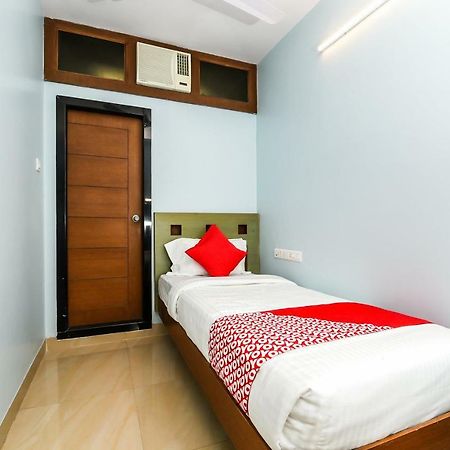 Balaji Grand Hotel Kakinada Bagian luar foto