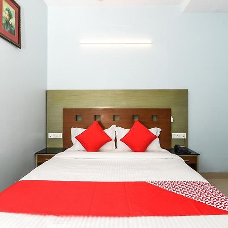 Balaji Grand Hotel Kakinada Bagian luar foto