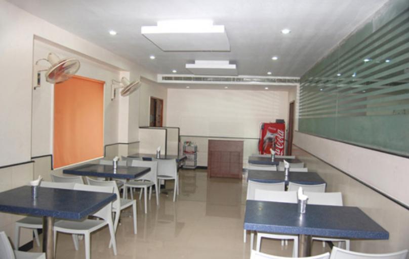 Balaji Grand Hotel Kakinada Bagian luar foto