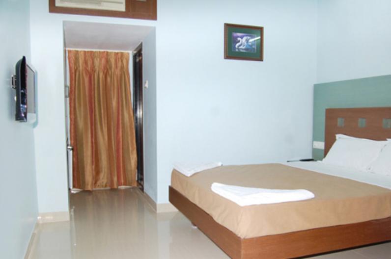 Balaji Grand Hotel Kakinada Bagian luar foto