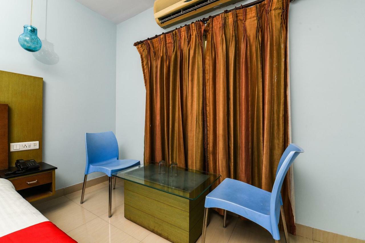 Balaji Grand Hotel Kakinada Bagian luar foto