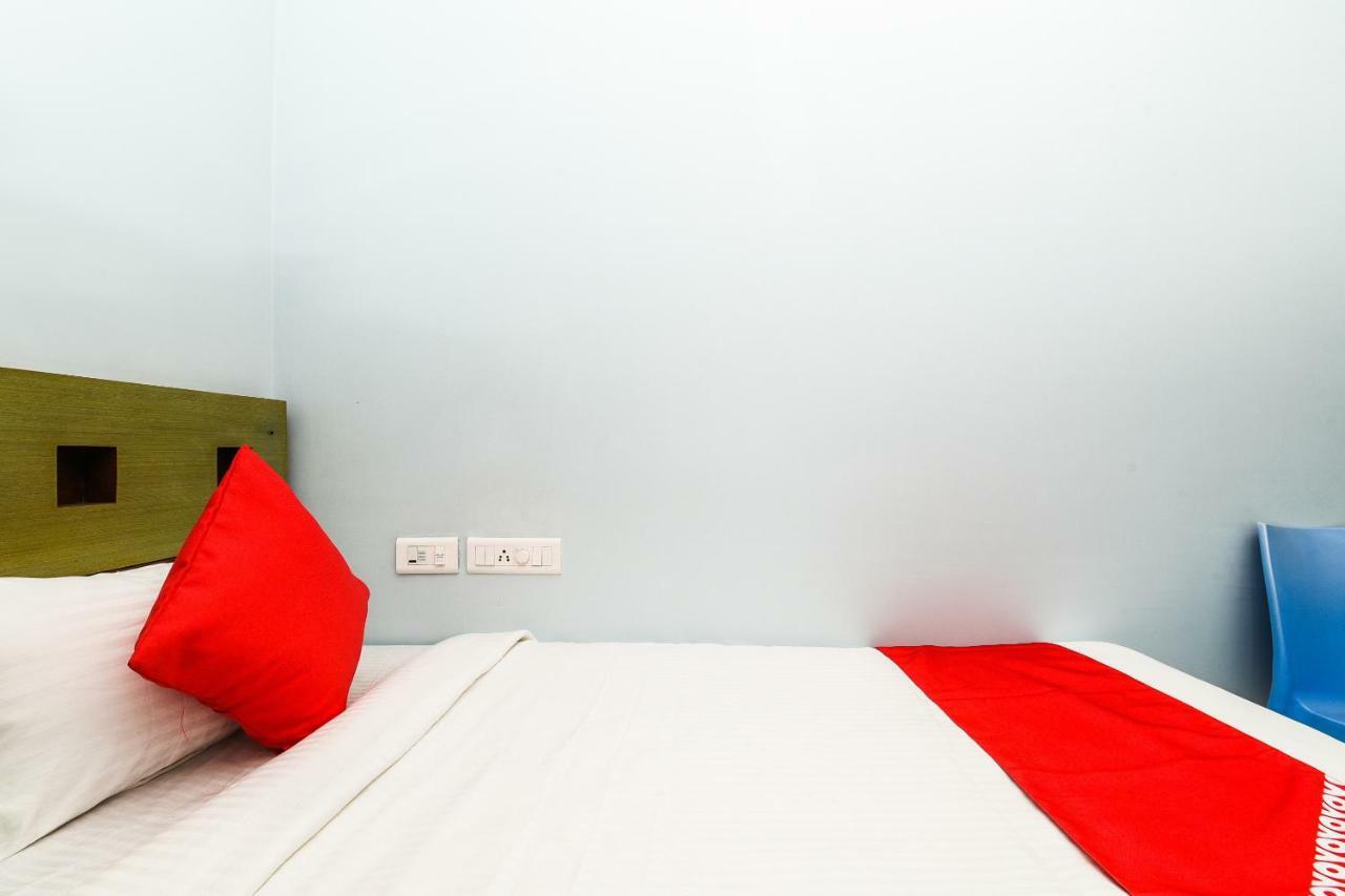 Balaji Grand Hotel Kakinada Bagian luar foto