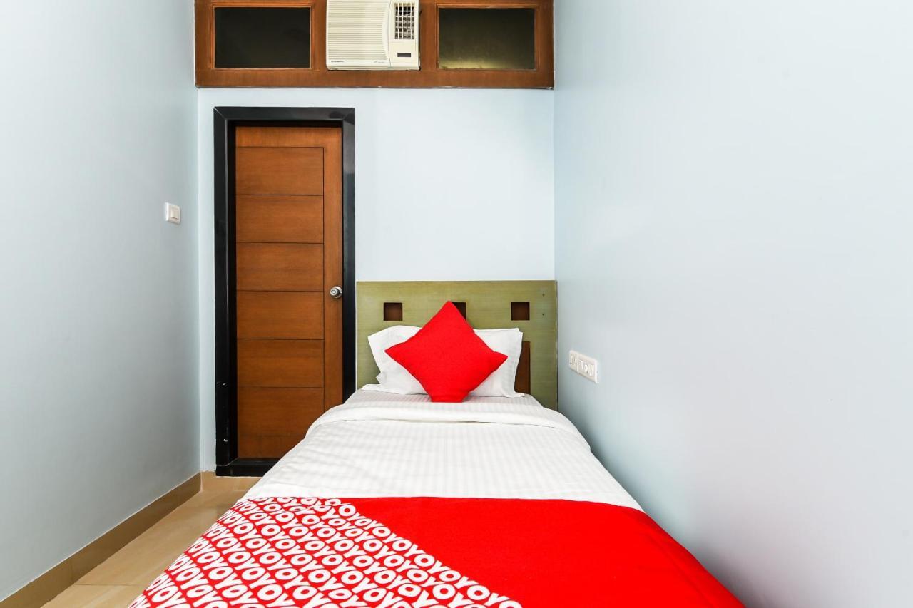 Balaji Grand Hotel Kakinada Bagian luar foto