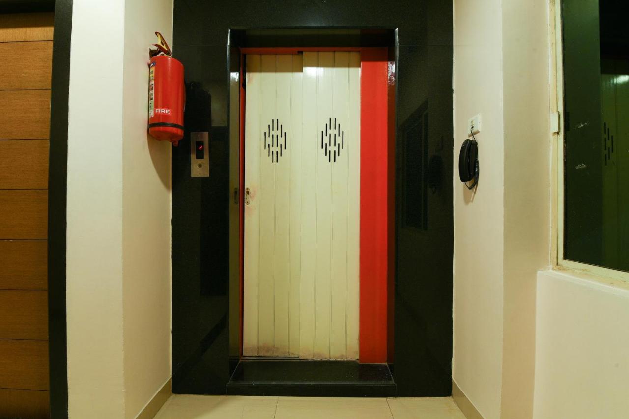 Balaji Grand Hotel Kakinada Bagian luar foto