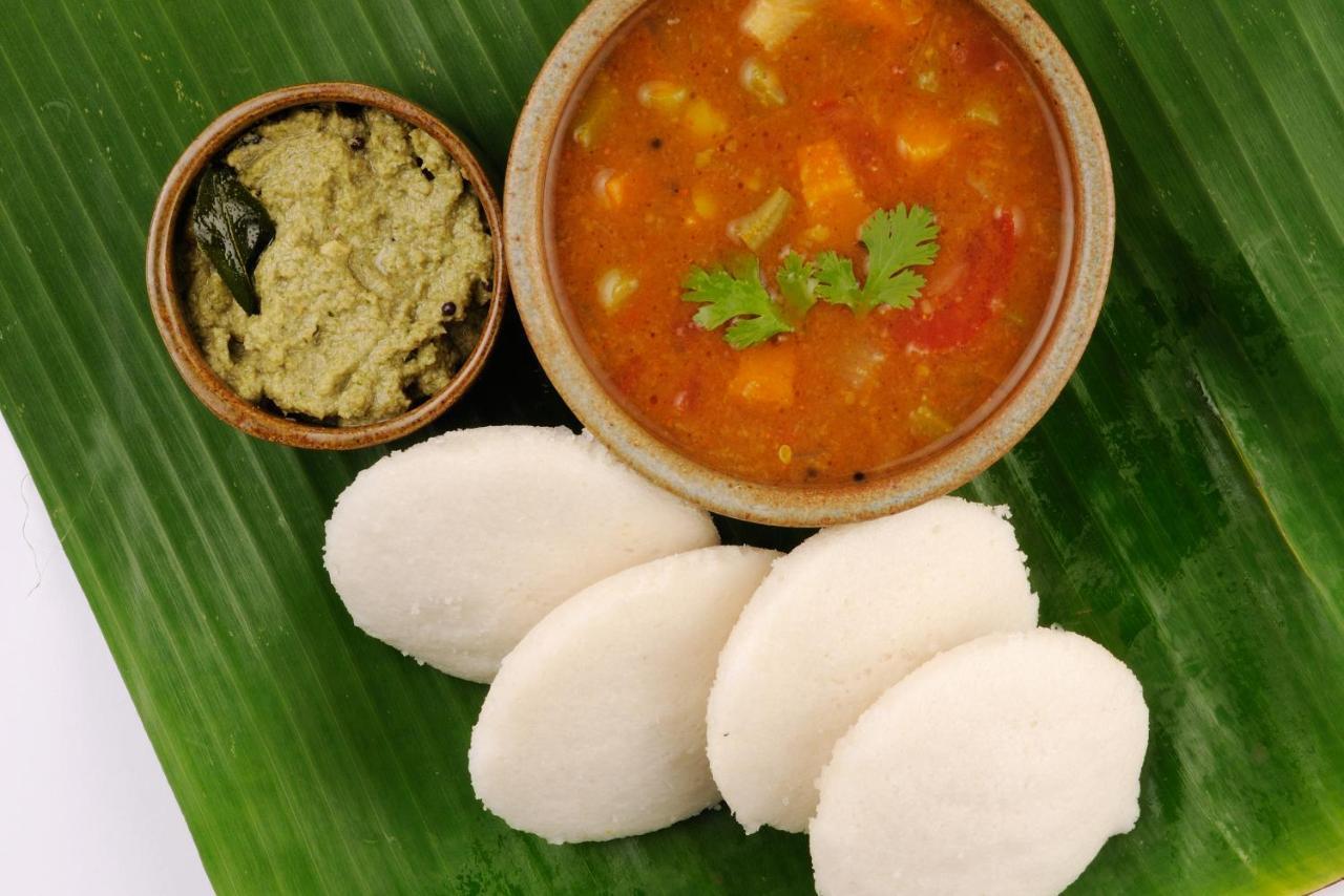 Balaji Grand Hotel Kakinada Bagian luar foto